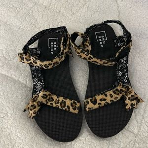 Vici multi pattern Velcro sandals size 8 never worn